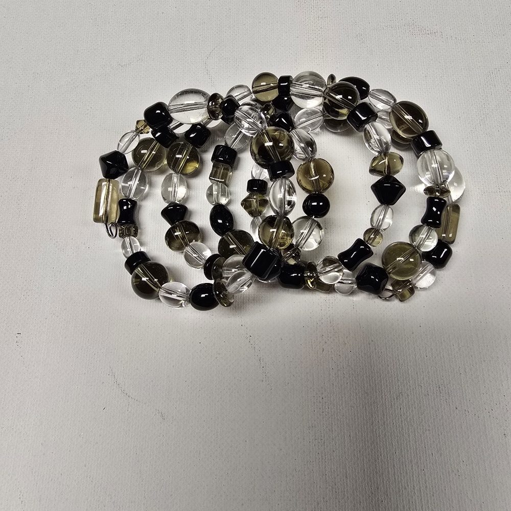 BEADED WIRED BRACELET